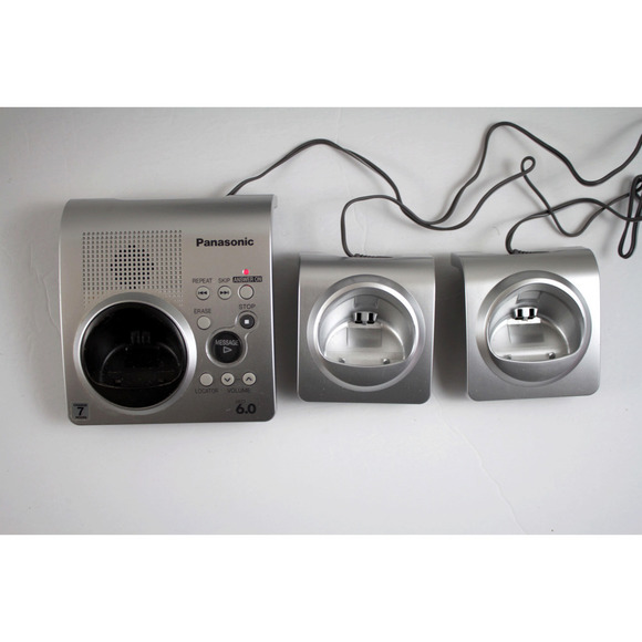 Panasonic KX-TG1033S Phone System in Silver - 3 Handsets - Picture 5 of 6